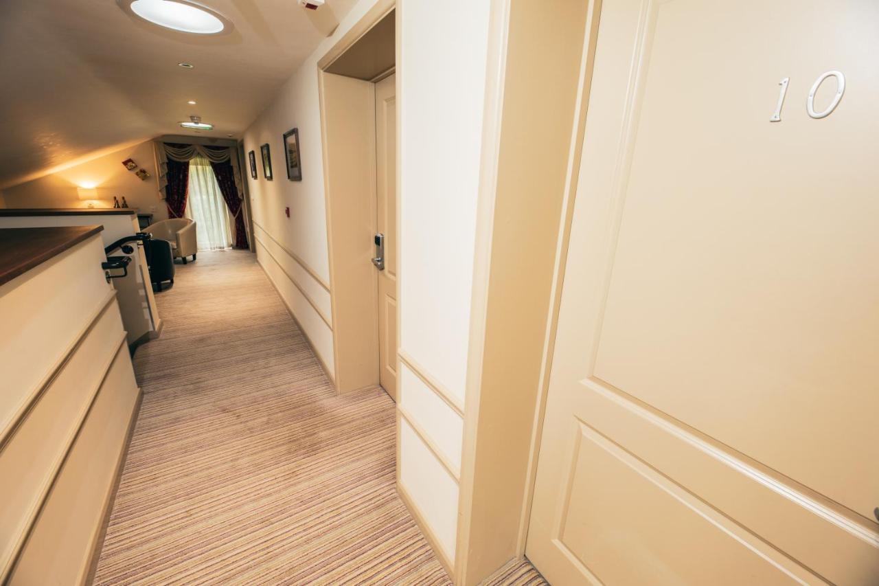 The Auberge Yaxley  Eksteriør billede