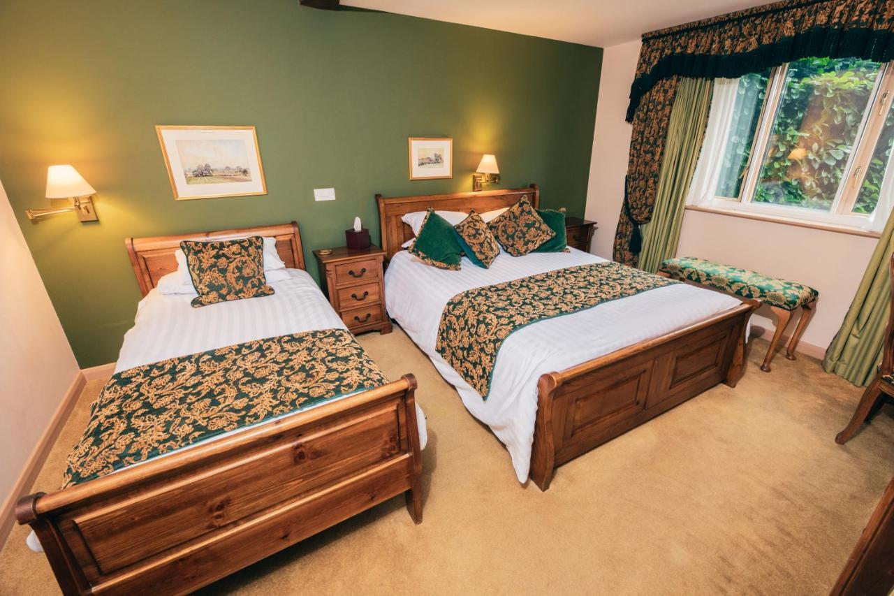 The Auberge Yaxley  Eksteriør billede